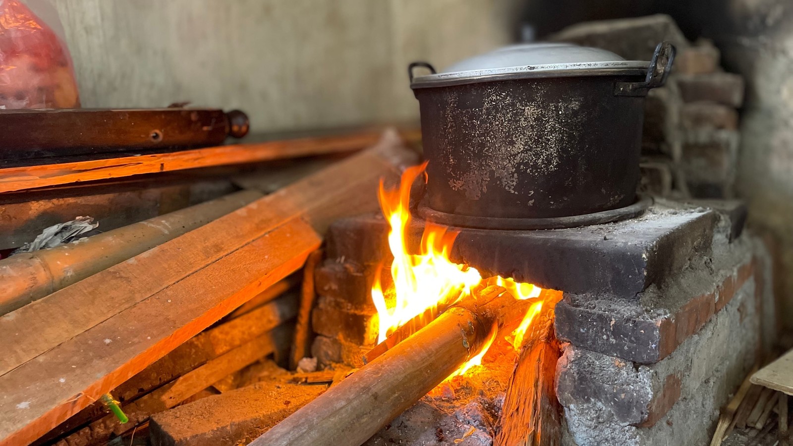 Indoor open-fire cookstove