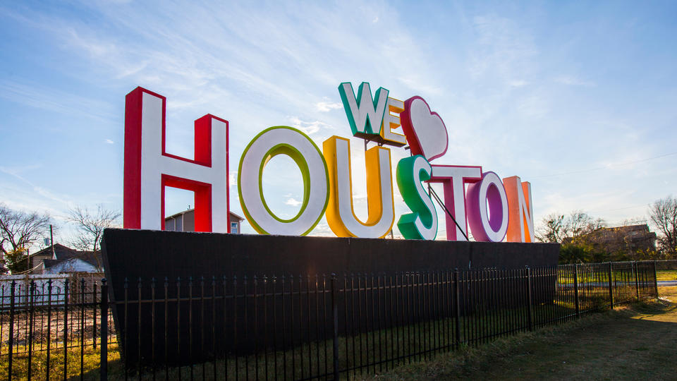 We heart Houston sculpture sign