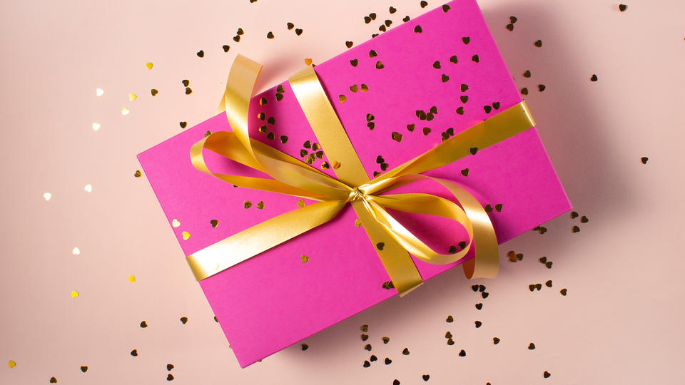 Gift box with confetti