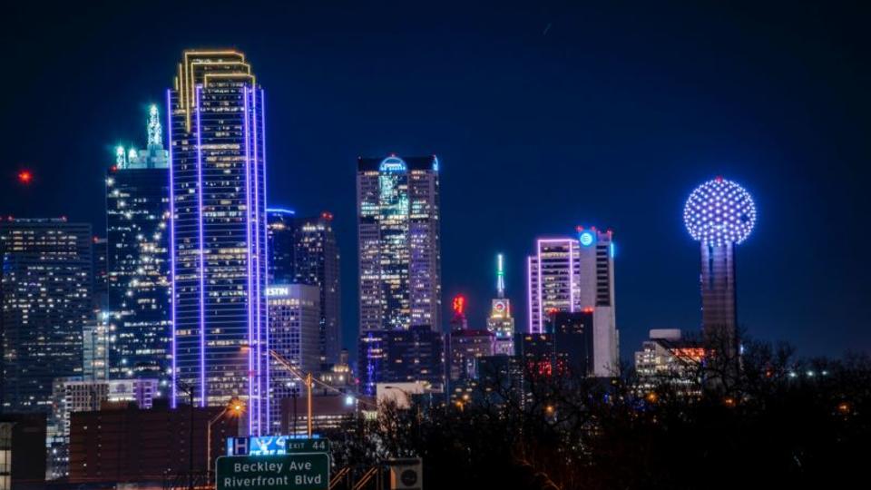 Long-distance view of Dallas skyline
