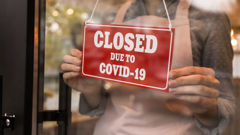 Window sign that says closed due to Covid-19