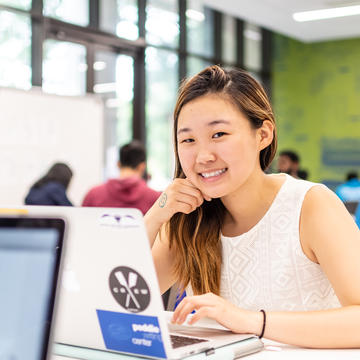 Female undergraduate student in lilie lab