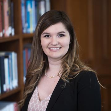 Kristina Mentakis Headshot