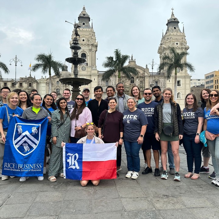 Jerrica Givens and other students in Lima, Peru