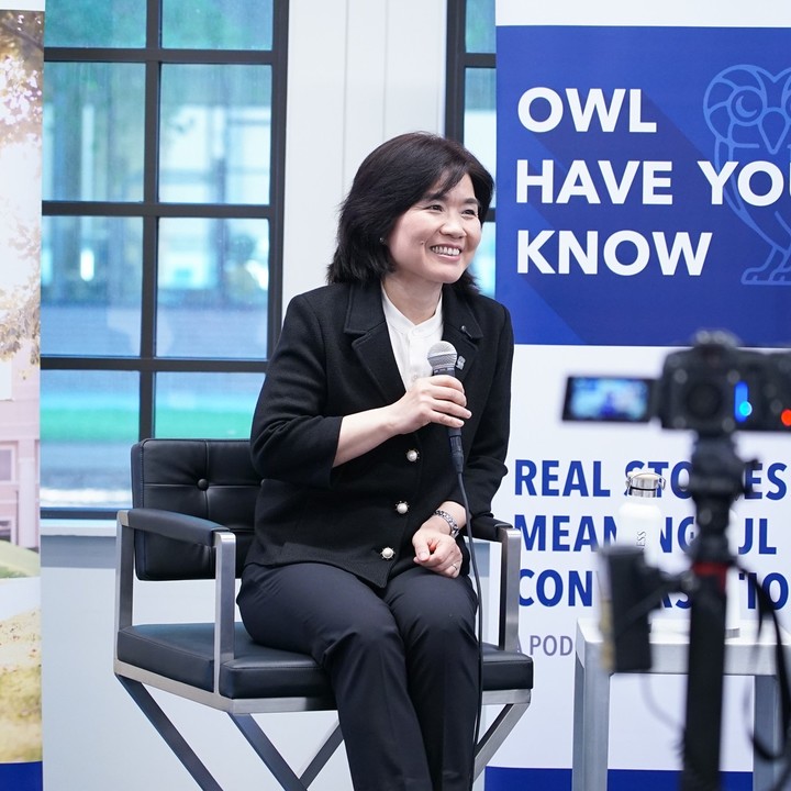 Anthea Zhang speaking at a Rice Business live podcast event